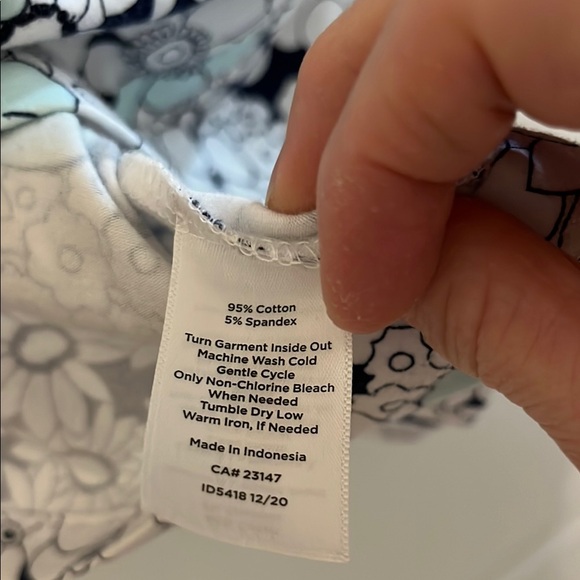 Talbots Women's Floral Print Top - White and Blue Excellent Condition - Picture 6 of 6